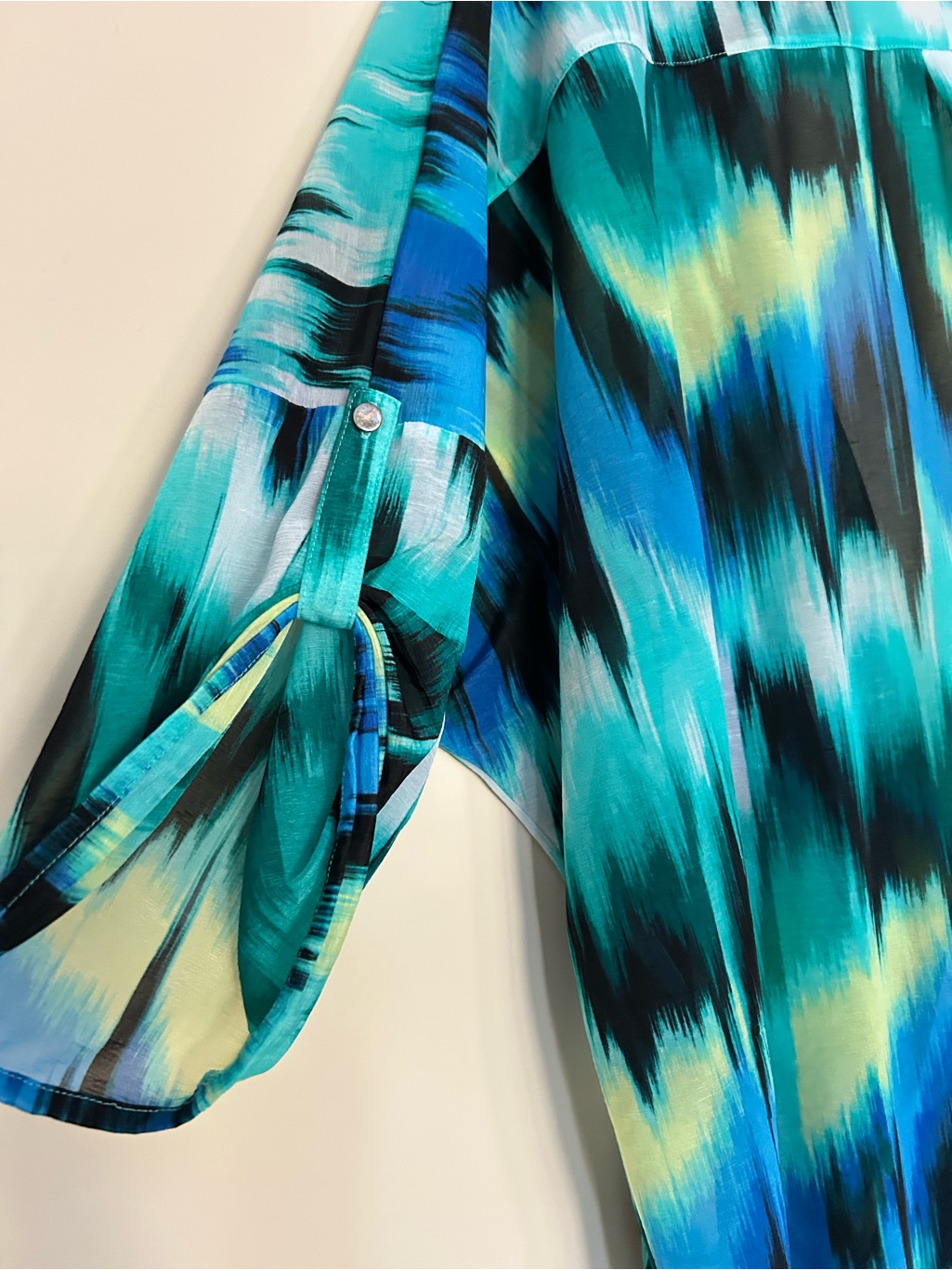 Jennifer Lopez Women’s Teal Blue Green Abstract Draped Blouse — image 7 of 8